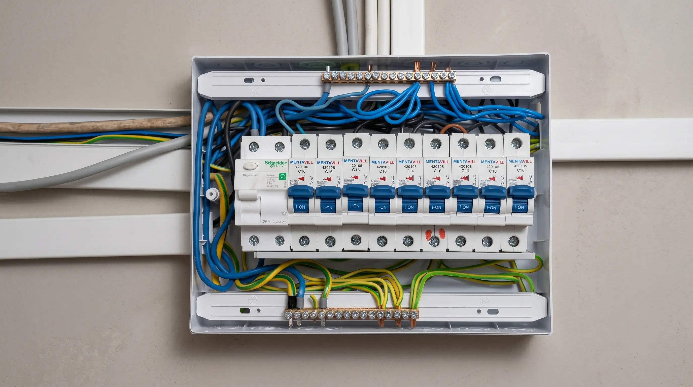 Elektromos elosztószekrény kismegszakítókkal